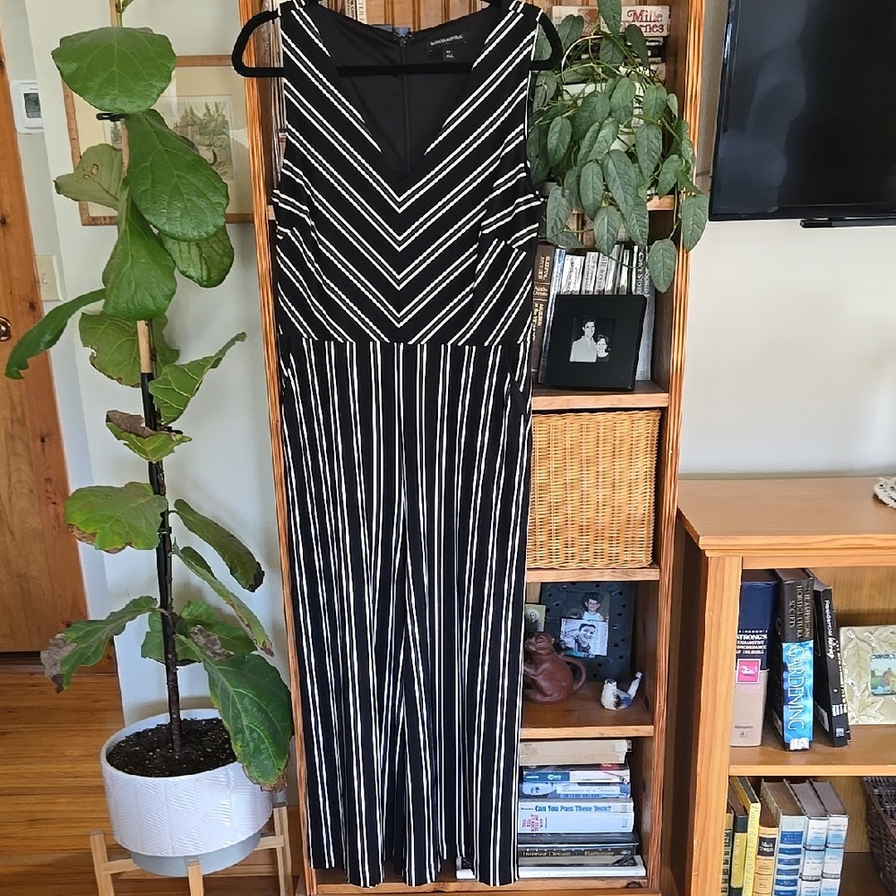 EUC Banana Republic Jumpsuit Black/White/Gray Size 10